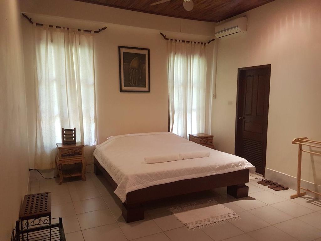 Villa Thakhek Esterno foto