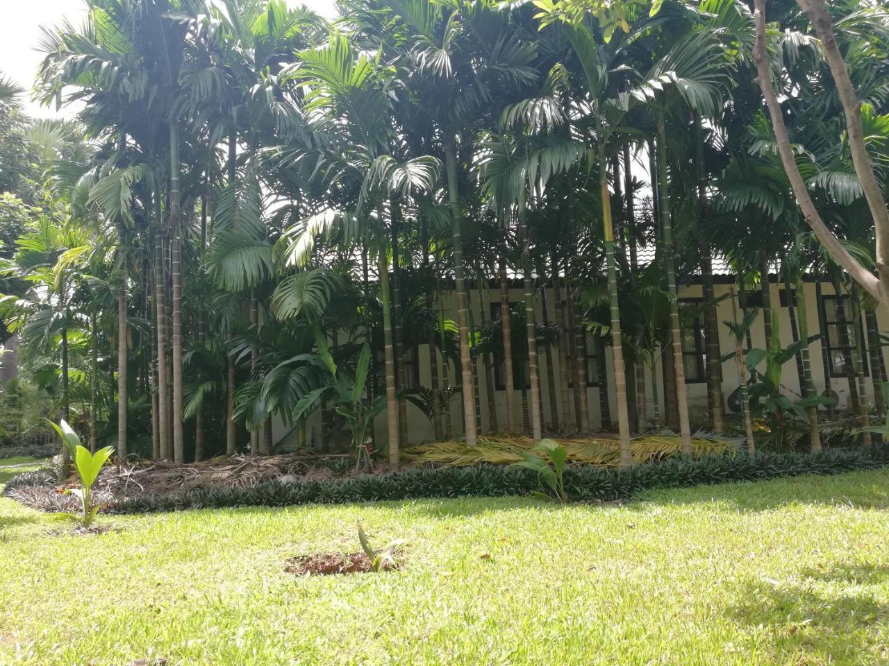Villa Thakhek Esterno foto